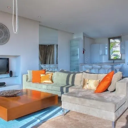 Sleeps 6 With Pool And Air Con 빌라 *