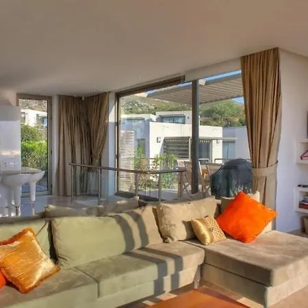 Sleeps 6 With Pool And Air Con * 오르타켄트