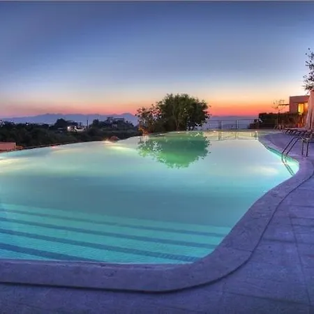 Villa Sleeps 6 With Pool And Air Con Ortakent